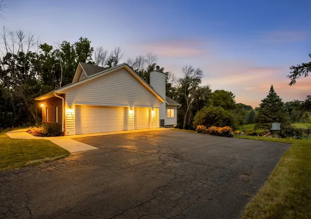 Photo 3 of Sale Pending at 20426 Lynn Dr, Prior Lake, MN 55372 | MLS# 7125409 | Listing updated on 2026-09-14