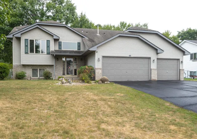 Photo 1 of Single family home for sale at 700 141st Avenue Nw, Andover, MN 55304 | MLS# 7125447 | Listing updated on 2026-09-15