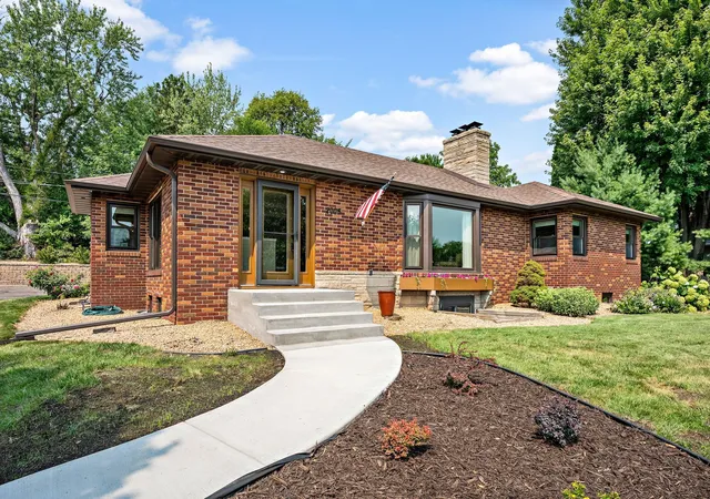 Photo 1 of Sale Pending at 2005 Kenwood Dr W, Saint Paul, MN 55117 | MLS# 7125474 | Listing updated on 2026-09-10