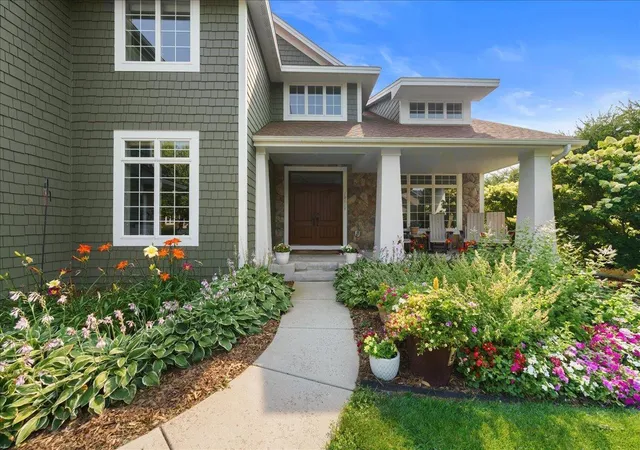 Photo 1 of Single family home for sale at 10614 Maple Blvd, Saint Paul, MN 55129 | MLS# 7125493 | Listing updated on 2026-09-28