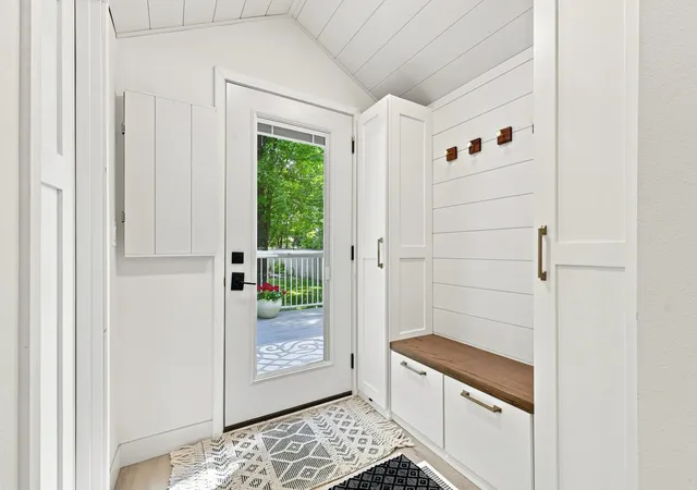 Photo 4 of Single family home for sale at 1244 E Shore Dr, Detroit Lakes, MN 56501 | MLS# 7125622 | Listing updated on 2026-09-15