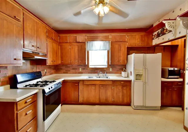 Photo 3 of Single family home for sale at 216 3rd Street N, Brownton, MN 55312 | MLS# 7125641 | Listing updated on 2026-09-15