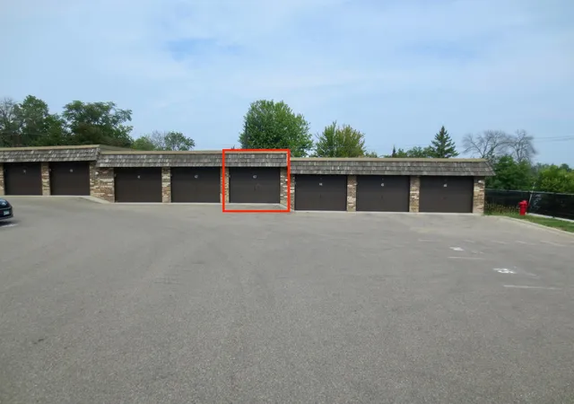 Listing Photo 4 - Condo for sale in building located at 4371 Wilshire Blvd, Mound, MN 55364 - Unit #303