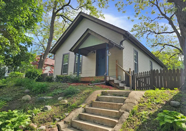 Photo 1 of Single family home for sale at 906 Russell St, Saint Paul, MN 55106 | MLS# 7126037 | Listing updated on 2026-10-12
