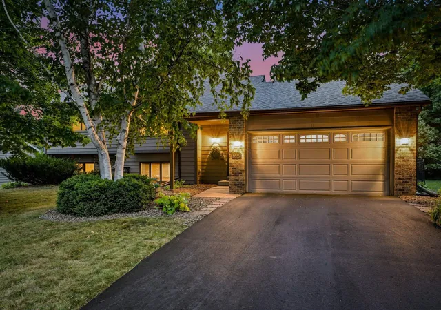 Photo 1 of Single family home for sale at 19002 Barrington Dr, Eden Prairie, MN 55346 | MLS# 7126076 | Listing updated on 2026-09-21