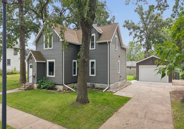 Photo 3 of Sale Pending at 700 2nd Avenue Sw, Hutchinson, MN 55350 | MLS# 7126130 | Listing updated on 2026-09-15