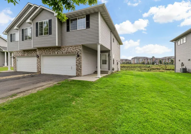 Photo 2 of Sale Pending at 813 Alysheba Rd, Shakopee, MN 55379 | MLS# 7126144 | Listing updated on 2026-09-15