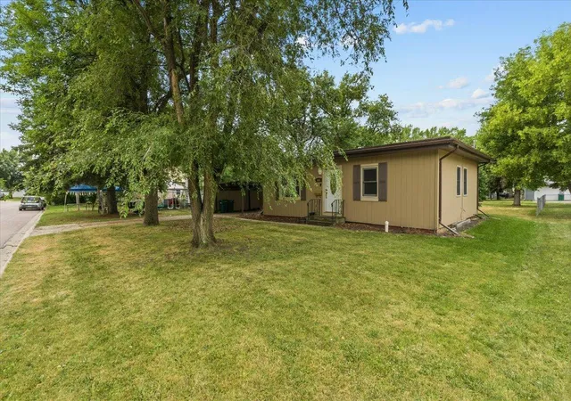 Photo 1 of Single family home for sale at 609 Center St S, Wahpeton, ND 58075 | MLS# 7126228 | Listing updated on 2026-09-08