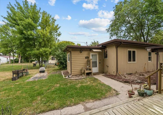 Photo 3 of Single family home for sale at 609 Center St S, Wahpeton, ND 58075 | MLS# 7126228 | Listing updated on 2026-09-08