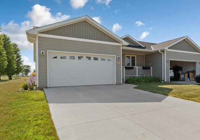 Photo 2 of Single family home for sale at 611 Mari Dean Blvd #6, Lake Crystal, MN 56055 | MLS# 7126244 | Listing updated on 2026-09-11