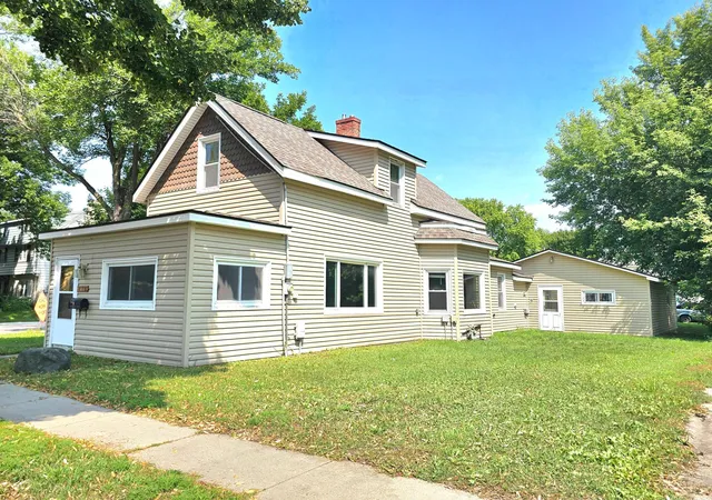 Photo 2 of Single family home for sale at 801 5th Street Sw, Willmar, MN 56201 | MLS# 7126413 | Listing updated on 2026-09-15