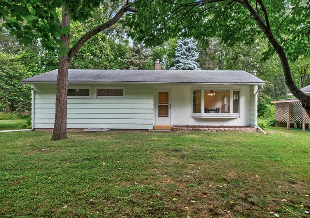 Photo 2 of Single family home for sale at 12916 Fairfield Rd W, Hopkins, MN 55305 | MLS# 7126505 | Listing updated on 2026-10-01