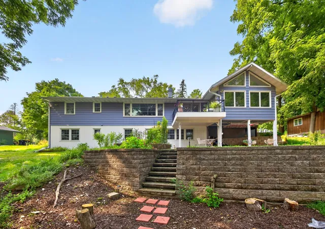 Photo 3 of Single family home for sale at 1516 Woodland Dr Sw, Rochester, MN 55902 | MLS# 7126508 | Listing updated on 2026-09-14
