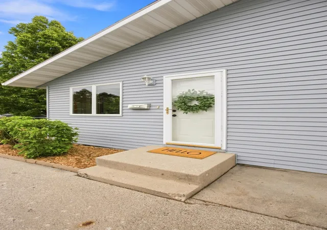 Photo 3 of Sale Pending at 519 Appletree Ln, Moorhead, MN 56560 | MLS# 7126529 | Listing updated on 2026-09-13