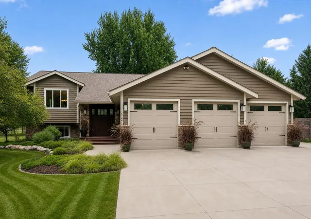 Photo 1 of Single family home for sale at 947 Sherman Rd, Hudson, WI 54016 | MLS# 7126548 | Listing updated on 2026-09-14