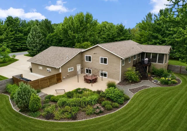 Photo 3 of Single family home for sale at 947 Sherman Rd, Hudson, WI 54016 | MLS# 7126548 | Listing updated on 2026-09-14