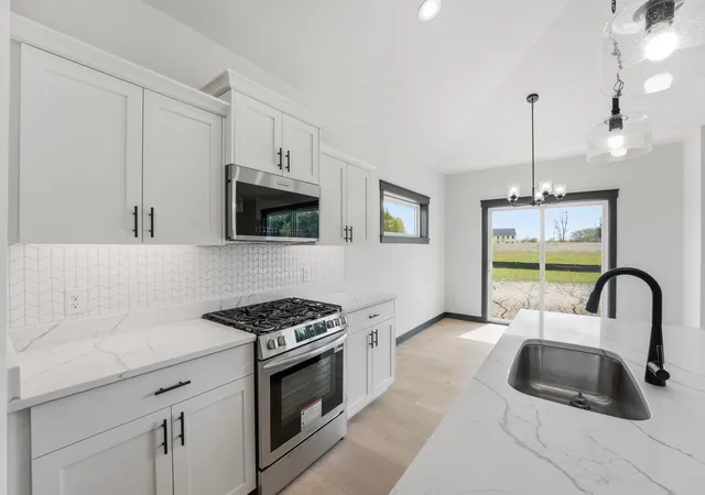 Photo 3 of Single family home for sale at 909 Acorn Ct, Hudson, WI 54016 | MLS# 7126576 | Listing updated on 2026-09-10