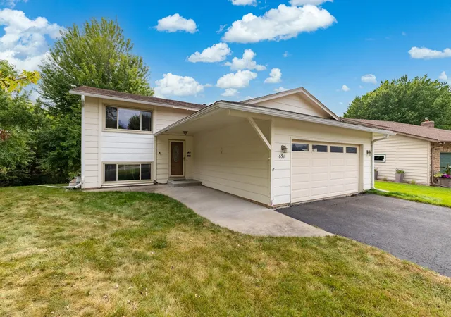 Photo 2 of Sale Pending at 651 Dresden Dr, Chaska, MN 55318 | MLS# 7126706 | Listing updated on 2026-09-11
