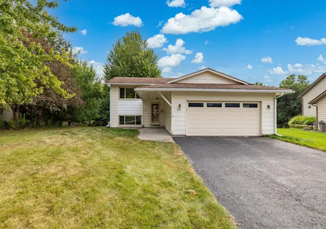 Photo 3 of Sale Pending at 651 Dresden Dr, Chaska, MN 55318 | MLS# 7126706 | Listing updated on 2026-09-11
