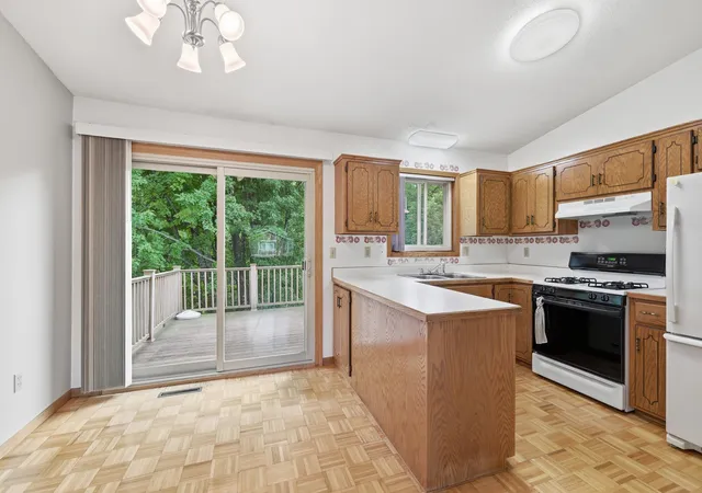 Photo 4 of Sale Pending at 651 Dresden Dr, Chaska, MN 55318 | MLS# 7126706 | Listing updated on 2026-09-11