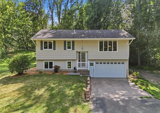 Photo 2 of Single family home for sale at 9405 Fox Valley Dr, Corcoran, MN 55340 | MLS# 7126890 | Listing updated on 2026-09-11