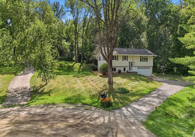 Photo 4 of Single family home for sale at 9405 Fox Valley Dr, Corcoran, MN 55340 | MLS# 7126890 | Listing updated on 2026-09-11