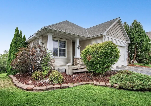 Photo 2 of Single family home for sale at 6653 99th Street S, Cottage Grove, MN 55016 | MLS# 7126971 | Listing updated on 2026-09-25