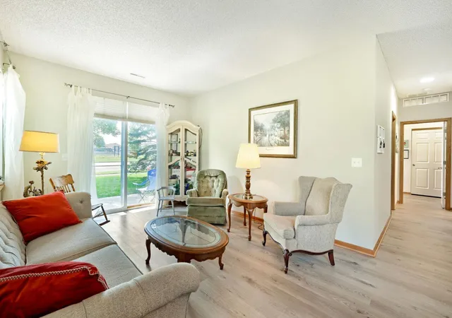 Photo 4 of Single family home for sale at 688 Cobblestone Way, Shakopee, MN 55379 | MLS# 7127001 | Listing updated on 2026-09-15