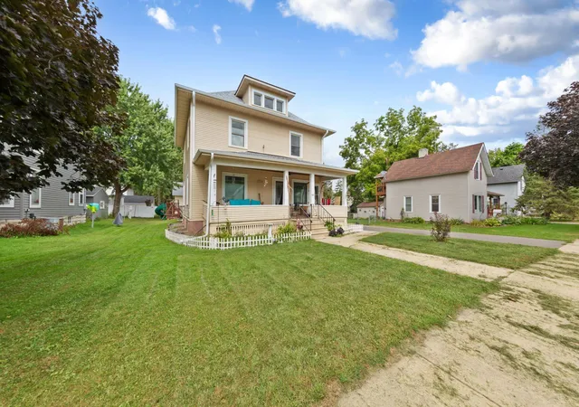 Single family home for sale at 422 1st Street NW, Faribault, MN 55021 | MLS# 7127006 | Listing updated on 2026-09-15