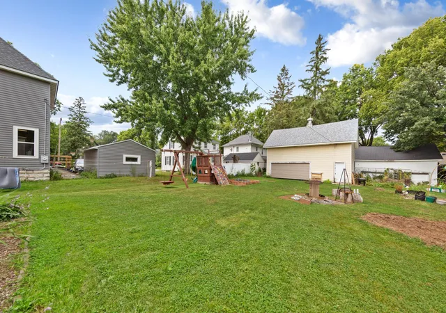Photo 3 of Single family home for sale at 422 1st Street NW, Faribault, MN 55021 | MLS# 7127006 | Listing updated on 2026-09-15