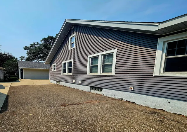 Photo 3 of Single family home for sale at 707 7th Street NW, Austin, MN 55912 | MLS# 7127049 | Listing updated on 2026-09-11