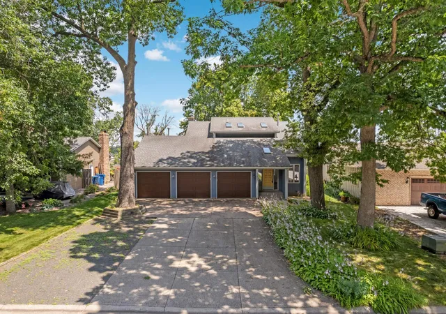 Photo 2 of Sale Pending at 1407 Bay Point Dr Se, Forest Lake, MN 55025 | MLS# 7127123 | Listing updated on 2026-09-11