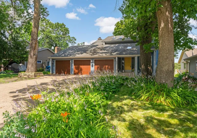 Photo 3 of Sale Pending at 1407 Bay Point Dr Se, Forest Lake, MN 55025 | MLS# 7127123 | Listing updated on 2026-09-11