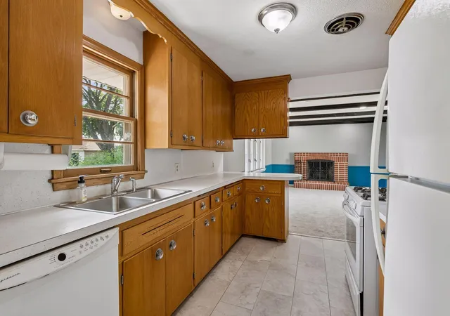 Photo 3 of Sale Pending at 7726 Thomas Ave S, Minneapolis, MN 55423 | MLS# 7127139 | Listing updated on 2026-09-10