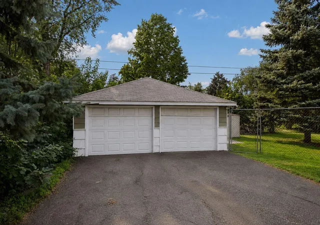 Photo 4 of Sale Pending at 7726 Thomas Ave S, Minneapolis, MN 55423 | MLS# 7127139 | Listing updated on 2026-09-10