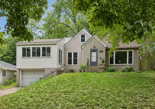 Photo 2 of Single family home for sale at 1233 Maywood St, Saint Paul, MN 55117 | MLS# 7127287 | Listing updated on 2026-10-09