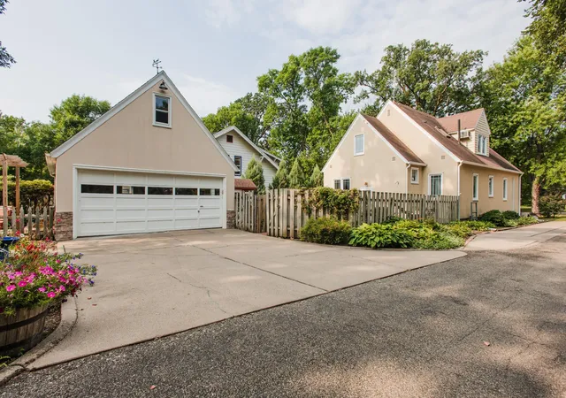 Photo 2 of Single family home for sale at 1101 Summit Ave, Detroit Lakes, MN 56501 | MLS# 7127324 | Listing updated on 2026-09-15