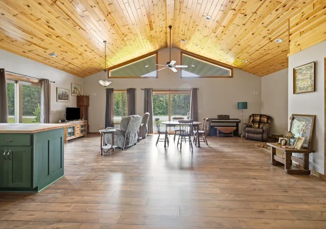 Photo 4 of Sale Pending at 33210 Rolling Oaks Ln, Motley, MN 56466 | MLS# 7127328 | Listing updated on 2026-09-30