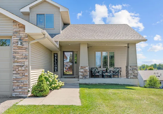 Photo 3 of Single family home for sale at 930 Aspen Cir, Watertown, MN 55388 | MLS# 7127424 | Listing updated on 2026-09-14