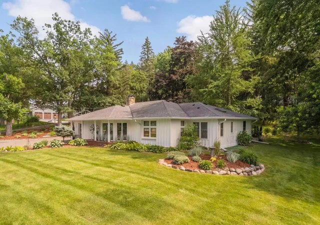 Photo 2 of Single family home for sale at 2194 Charlton Rd, Sunfish Lake, MN 55118 | MLS# 7127478 | Listing updated on 2026-09-11