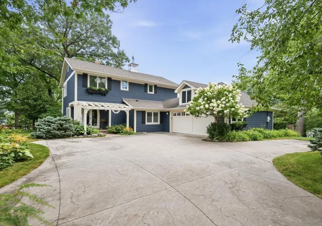 Photo 3 of Single family home for sale at 1310 Spruce Pl, Mound, MN 55364 | MLS# 7127527 | Listing updated on 2026-09-15
