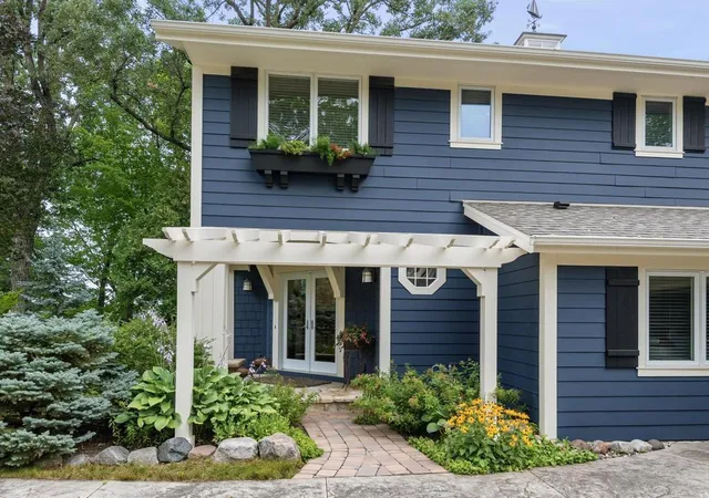 Photo 4 of Single family home for sale at 1310 Spruce Pl, Mound, MN 55364 | MLS# 7127527 | Listing updated on 2026-09-15