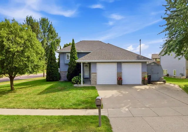 Photo 1 of Single family home for sale at 653 Grayhawk Dr, Mankato, MN 56001 | MLS# 7127538 | Listing updated on 2026-09-13