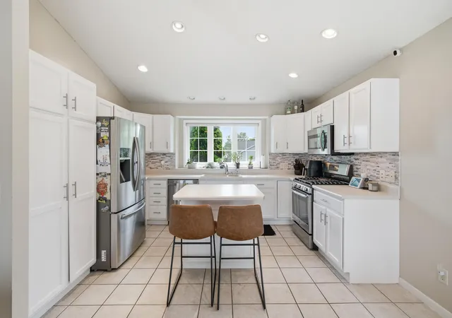 Photo 3 of Single family home for sale at 653 Grayhawk Dr, Mankato, MN 56001 | MLS# 7127538 | Listing updated on 2026-09-13