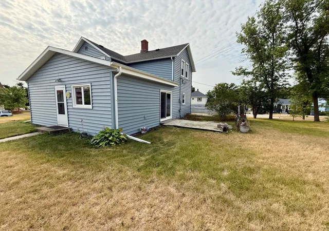 Photo 3 of Single family home for sale at 308 6th Street Nw, Valley City, ND 58072 | MLS# 7127540 | Listing updated on 2026-09-14