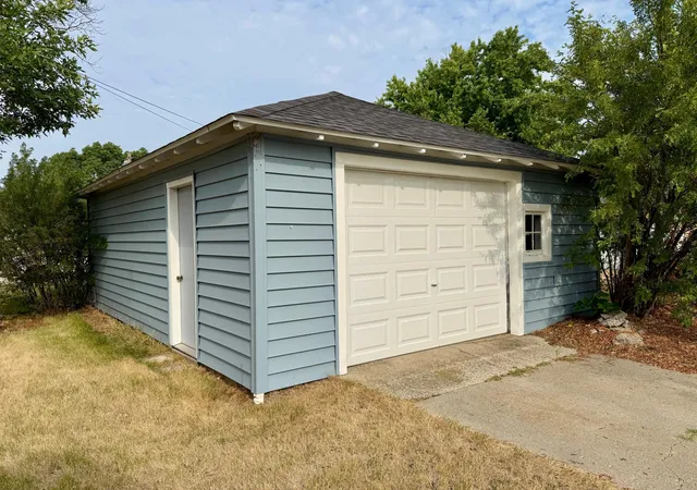 Photo 3 of Single family home for sale at 308 6th Street NW, Valley City, ND 58072 | MLS# 7127540 | Listing updated on 2026-10-01