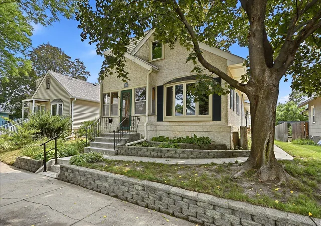 Photo 1 of Sale Pending at 1918 Clear Ave, Saint Paul, MN 55119 | MLS# 7127588 | Listing updated on 2026-09-14