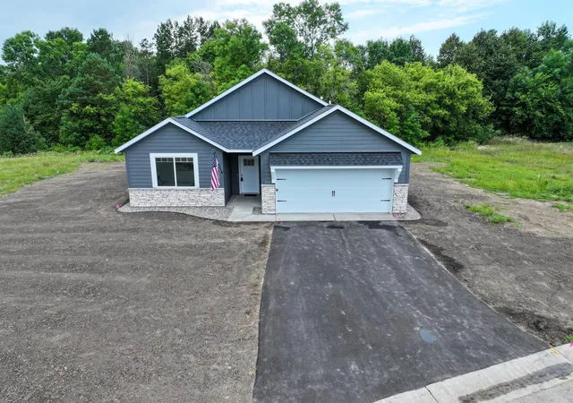 Photo 2 of Single family home for sale at 1726 Donway Pl Ne, Alexandria, MN 56308 | MLS# 7127599 | Listing updated on 2026-10-07