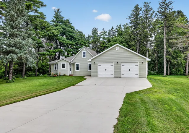 Photo 3 of Single family home for sale at 15832 585th Street, Claremont, MN 55924 | MLS# 7127613 | Listing updated on 2026-09-15