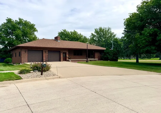 Photo 2 of Single family home for sale at 1604 Birchwood Pl, Worthington, MN 56187 | MLS# 7127688 | Listing updated on 2026-09-11
